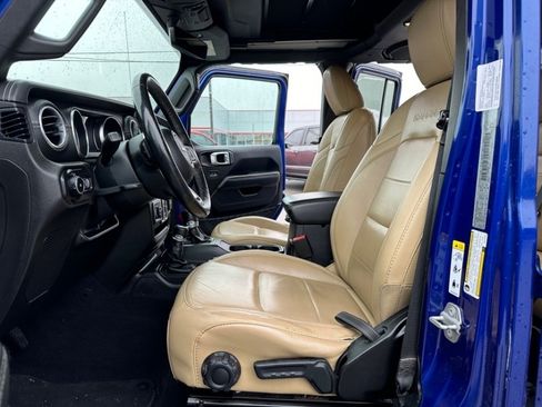 Used 2019 Jeep Wrangler Unlimited Sahara w/ Uconnect 4C Nav & Sound Group AWD/4WD image 10