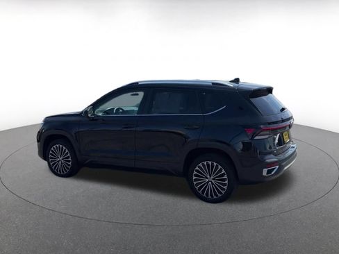 Used 2026 Volkswagen Taos SE FWD image 8