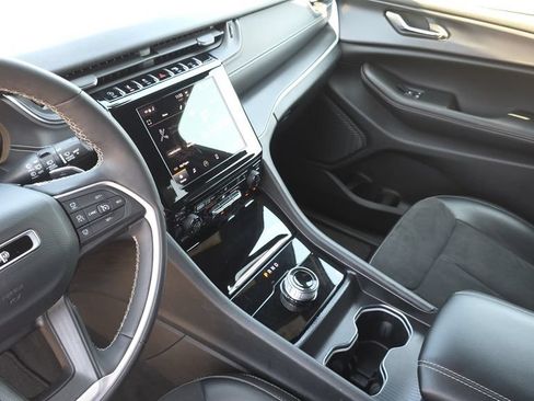 Used 2024 Jeep Grand Cherokee Altitude RWD image 21