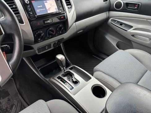 Used 2014 Toyota Tacoma PreRunner image 22