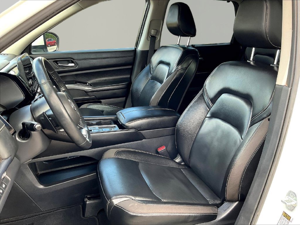 Used 2023 Nissan Pathfinder SL w/ Lighting Package (N92) FWD image 23