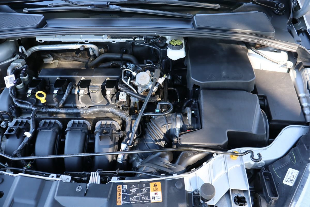 Used 2018 Ford Focus SE w/ Cold Weather Package FWD image 38