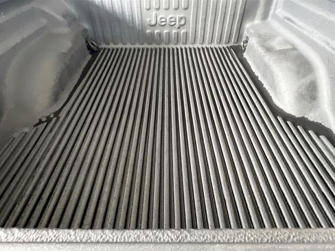 Used 2023 Jeep Gladiator Sport AWD/4WD image 25