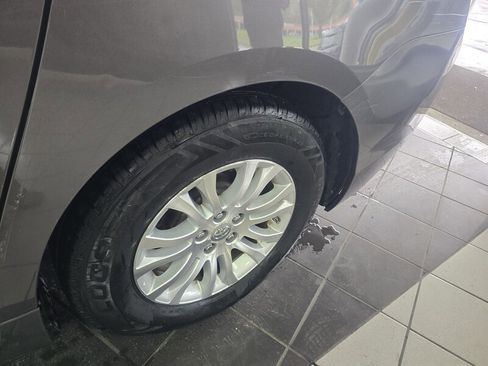 Used 2011 Toyota Sienna XLE image 30