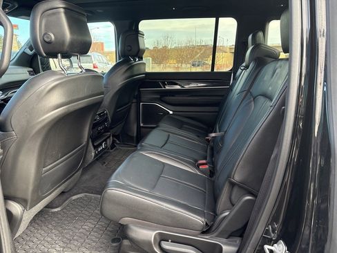 Used 2024 Jeep Wagoneer 4WD w/ Premium Group I image 11