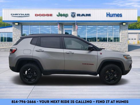 Used 2023 Jeep Compass Trailhawk w/ Trailhawk Convenience Group AWD/4WD image 2