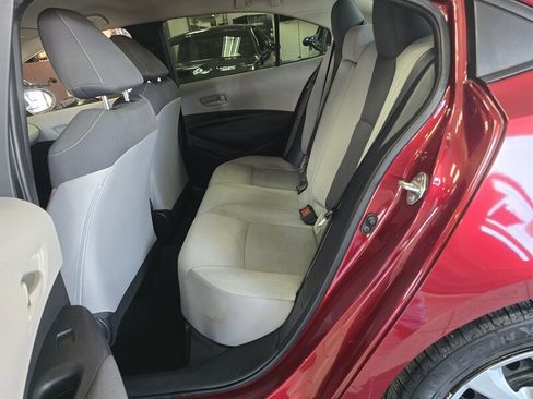 Used 2022 Toyota Corolla LE image 11