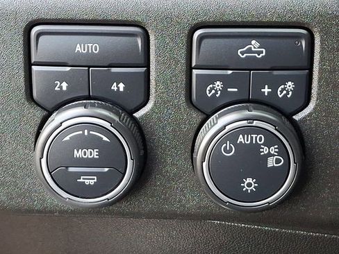 Used 2022 Chevrolet Silverado 1500 LT image 26