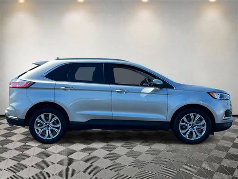 Used 2023 Ford Edge Titanium AWD/4WD image 2