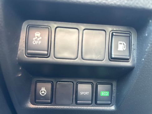 Used 2020 Nissan Rogue S image 17