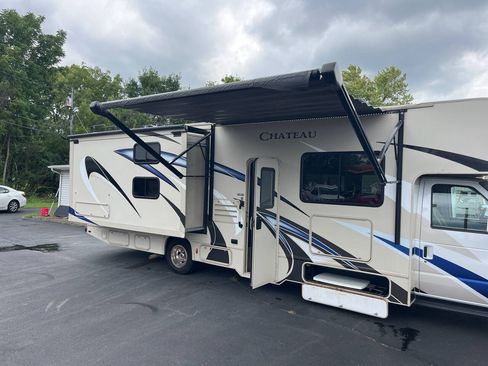 Used 2018 Ford E-450 and Econoline 450 Super Duty w/ Motorhome Prep Package RWD image 27