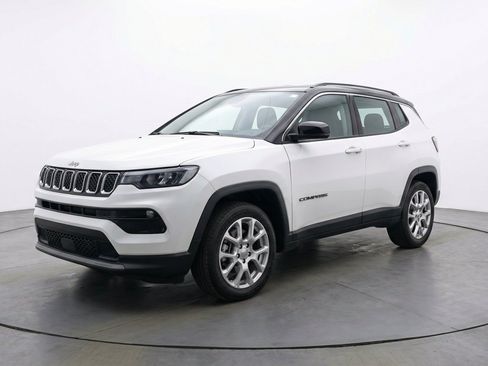 Used 2025 Jeep Compass Limited AWD/4WD image 3