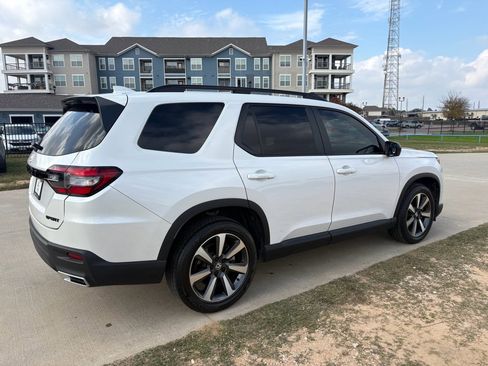 Certified 2023 Honda Pilot Sport image 8