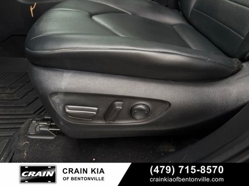Used 2023 Toyota Highlander XLE AWD/4WD image 11