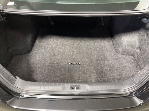 Used 2018 Nissan Altima 2.5 SR w/ SR Midnight Edition FWD image 10
