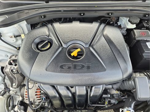 Used 2019 Hyundai Elantra GT FWD image 22