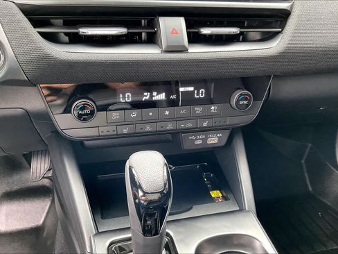 Used 2026 Subaru Outback Limited AWD/4WD image 33