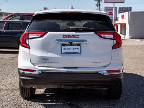 Used 2024 GMC Terrain SLT AWD/4WD image 6