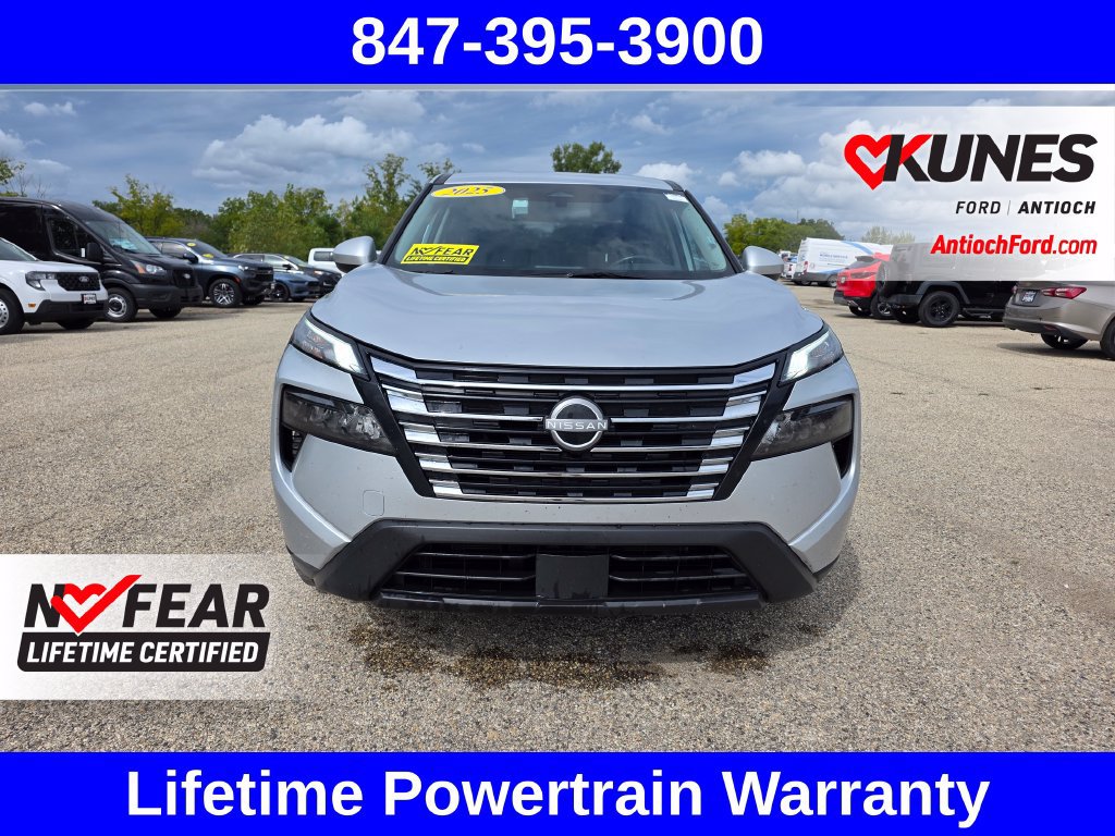 Used 2025 Nissan Rogue SV AWD/4WD image 2