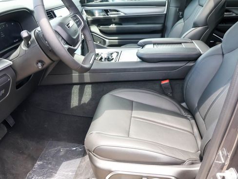 New 2026 RAM 1500 Express AWD/4WD image 4