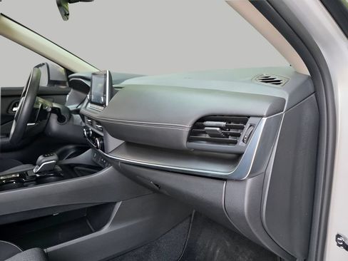 Used 2024 Nissan Rogue SV AWD/4WD image 13