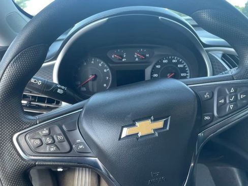 Used 2023 Chevrolet Malibu LT FWD image 17