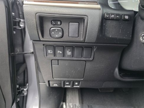 Used 2018 Lexus ES 350 w/ Luxury Package w/Wood Trim image 24