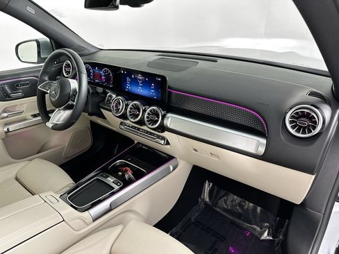 Used 2026 Mercedes-Benz GLB 250 4MATIC image 28