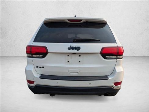 Used 2019 Jeep Grand Cherokee Laredo AWD/4WD image 6
