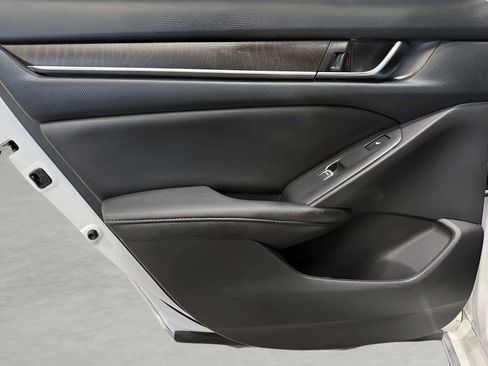 Used 2020 Honda Accord Touring image 16
