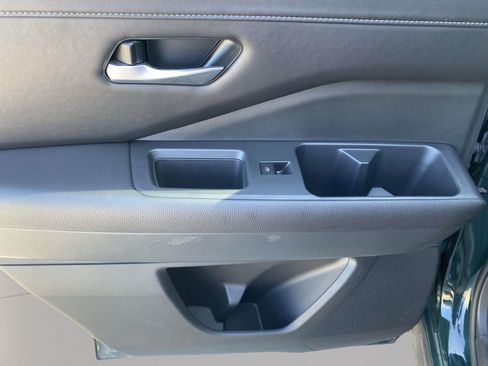 Used 2025 Nissan Pathfinder SL FWD image 13