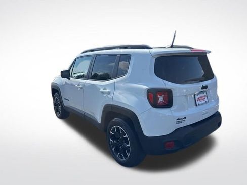 Used 2023 Jeep Renegade Latitude image 3
