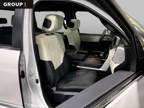 Certified 2025 Toyota Tundra Capstone AWD/4WD image 9
