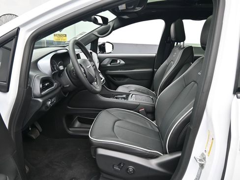 New 2026 Chrysler Pacifica Limited w/ S Appearance Package image 12