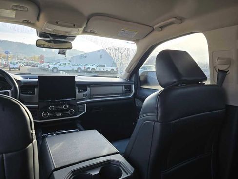Used 2024 Ford Expedition Max XLT image 14