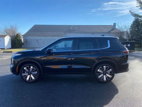 New 2025 Mitsubishi Outlander SE image 9