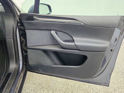 Used 2022 Tesla Model X Plaid image 31