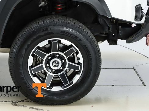 Used 2018 Toyota Tacoma TRD Off-Road image 51