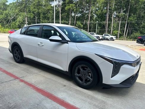Used 2025 Kia K4 FWD image 1