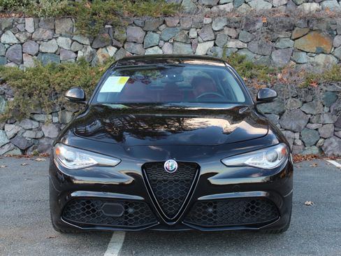Used 2019 Alfa Romeo Giulia Ti Sport w/ Quick Order Package 22S Sport image 3
