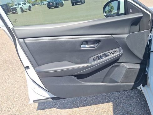 Certified 2022 Nissan Sentra SV FWD image 11