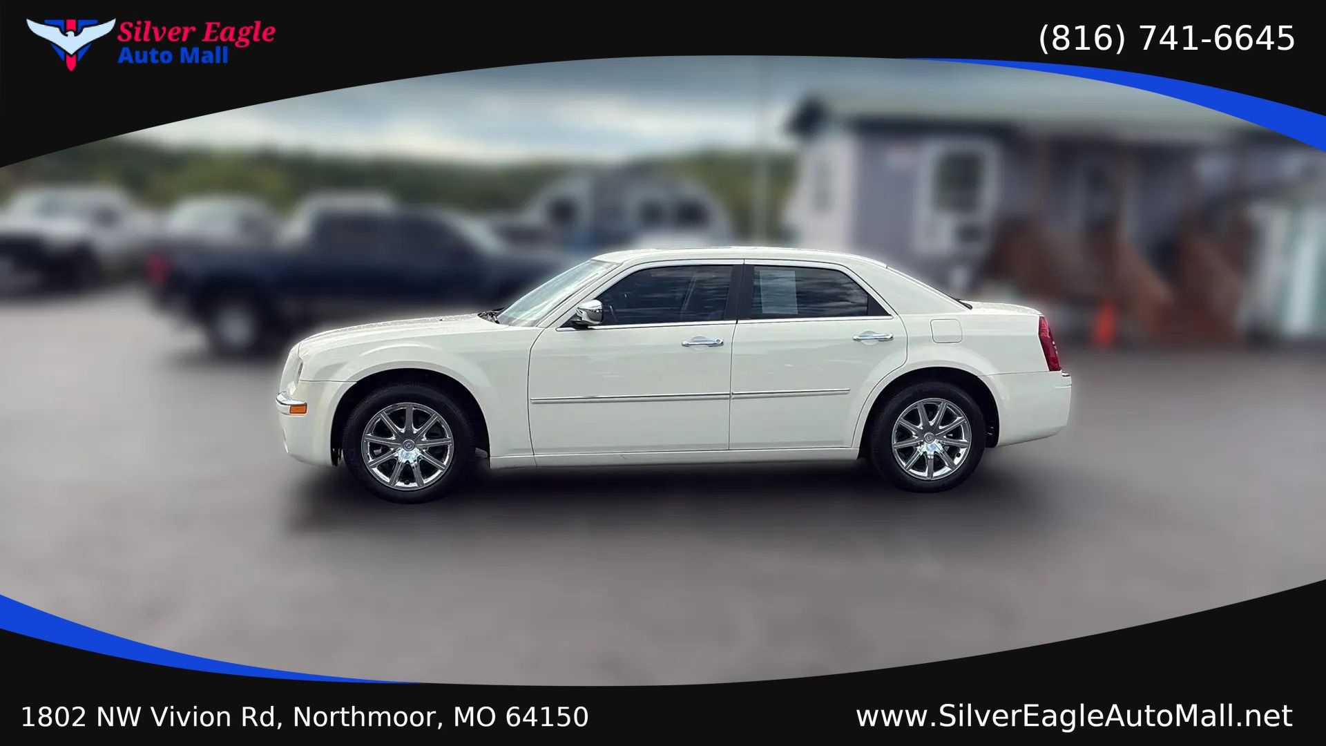 Used 2010 Chrysler 300 Limited RWD image 2