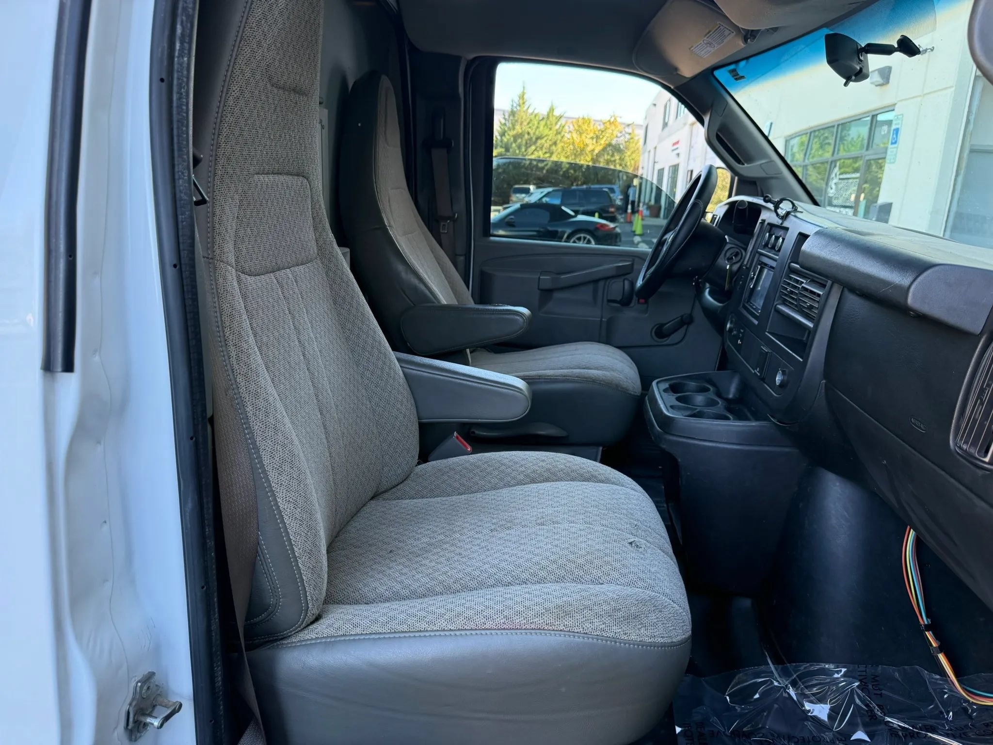 Used 2017 Chevrolet Express 3500 RWD image 20