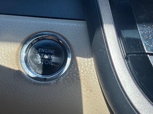 Used 2018 Toyota Camry XLE FWD image 19