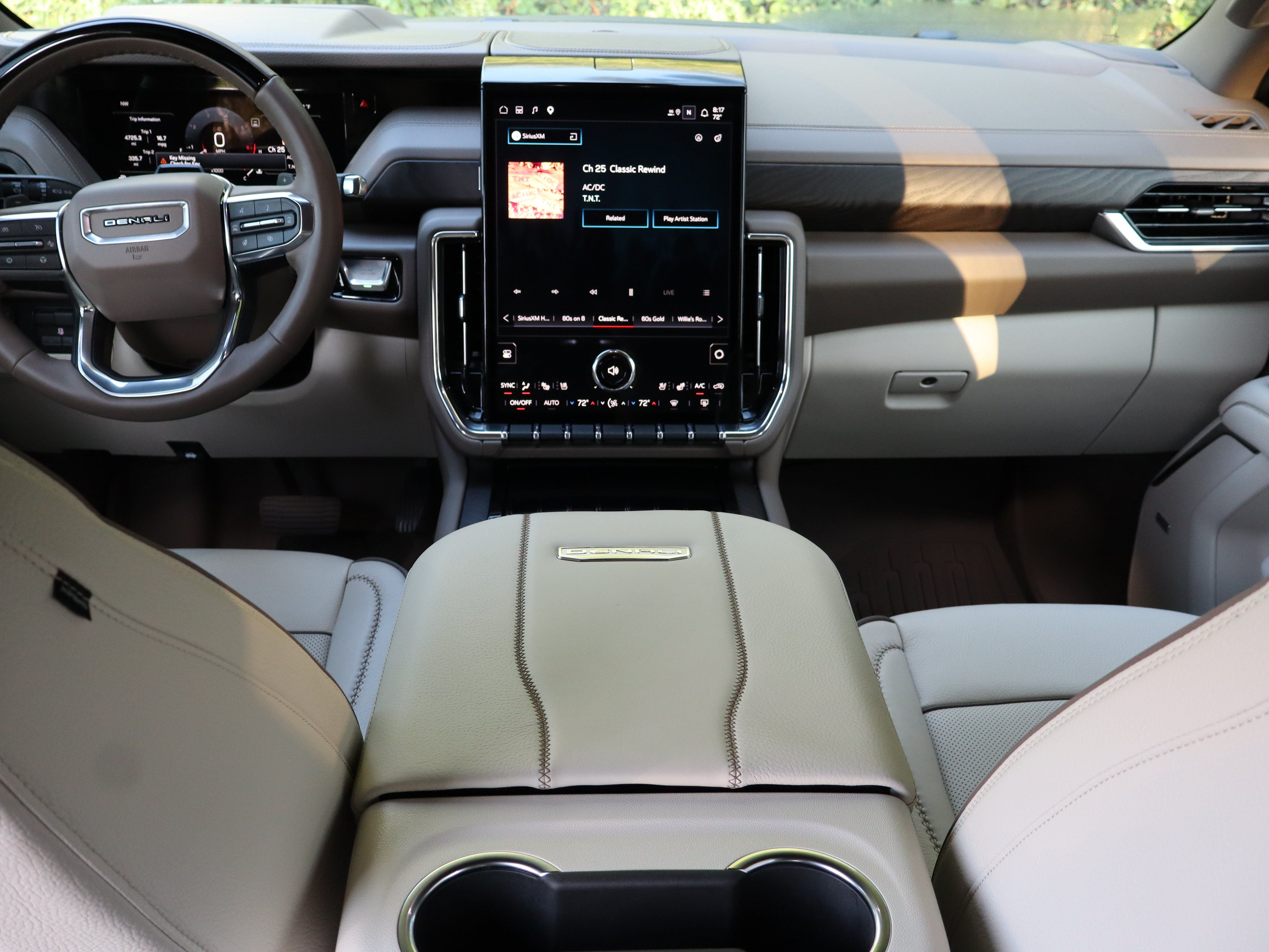 Used 2026 GMC Yukon XL Denali w/ Denali Reserve Package AWD/4WD image 30