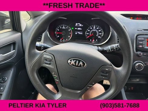 Used 2017 Kia Forte LX image 18