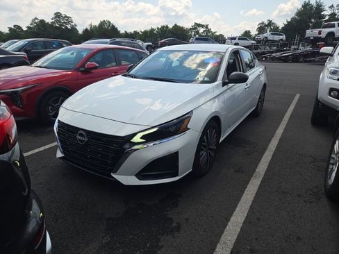 Used 2025 Nissan Altima 2.5 SV FWD image 5
