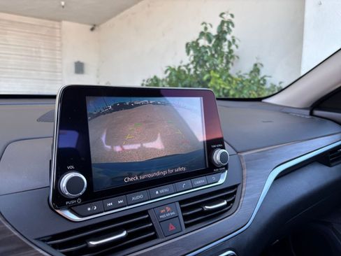 Used 2025 Nissan Altima 2.5 SV FWD image 24
