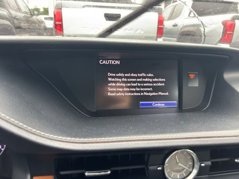 Used 2013 Lexus ES 300h w/ Luxury Pkg FWD image 13