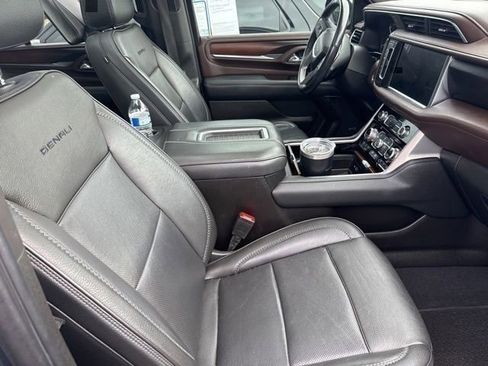 Used 2021 GMC Yukon Denali w/ Denali Premium Package image 35